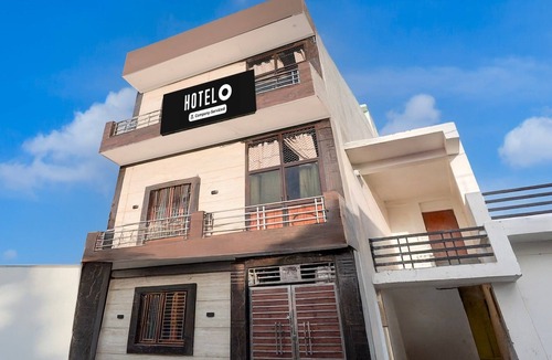 Ayodhya House | Classic With Balcony Tedhi Bazaar Ram Janambhumi
