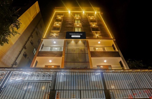 BTM Layout House | Classic with Twin BedMadiwala Lake Park