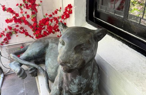 Paddington House | Classy 2BR & Well furnished & Outdoor Area