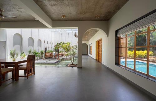 Bedla Villa | Claystone Retreat ,4BR near Old Shrinathji Temple, Udaipur