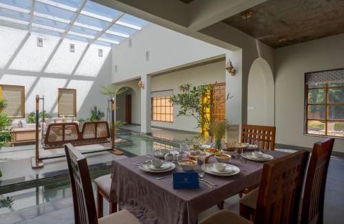 Bedla Villa | Claystone Retreat ,4BR near Old Shrinathji Temple, Udaipur