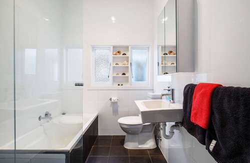 Waratah West House | Clean and stylish 3-bedroom art deco home in wide, tree-lined street