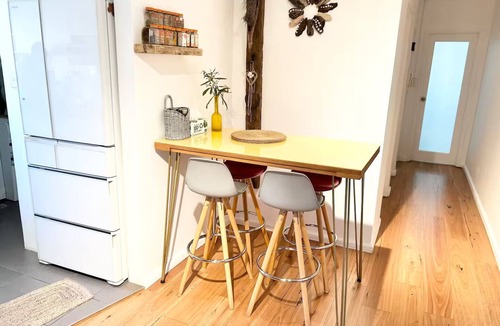 Hillsdale Apartment | Clean,bright apartment & CARPORT close to: beach, airport, CBD
