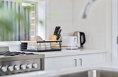 Leppington House | Clean Modern House suits 4-6 people