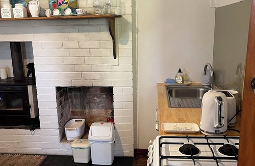 Eglinton Cottage | Clean, pretty cottage situated on beautiful farmland ten minutes from Bathurst.
