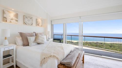 Killcare Heights House | 'Clifton' by HolidayCo