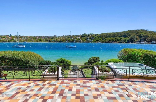 Clontarf House | Clontarf Beachfront Cottage