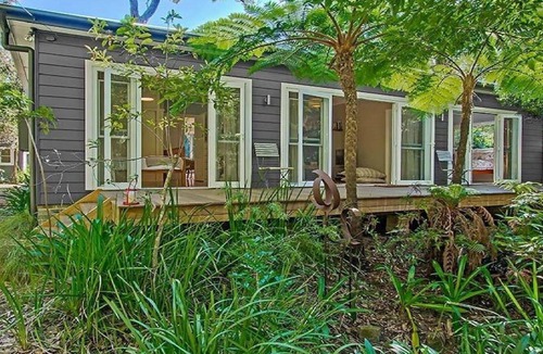 Pearl Beach House | Close to beach, cafe & restuarant