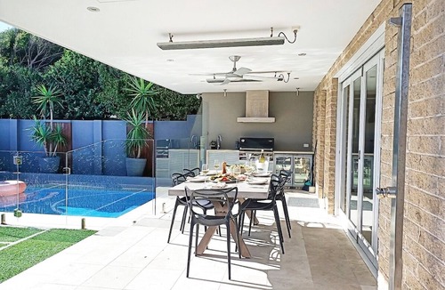 Clovelly House | Clovelly Beach House With Pool. 4 bedrooms, parking, ocean views!
