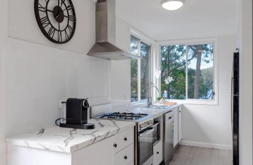 Cottage Point House | Coal and Candle Couples Retreat