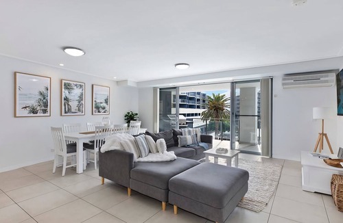 The Entrance Apartment | Coast Apartments 19 Roof Top Pool