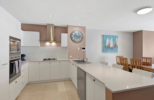 The Entrance Apartment | Coast Apartments 14, Apartment with 3 bedrooms and Roof top pool