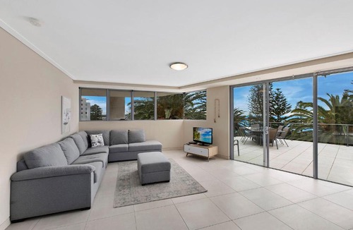 The Entrance Apartment | Coast Luxury Apartments 17