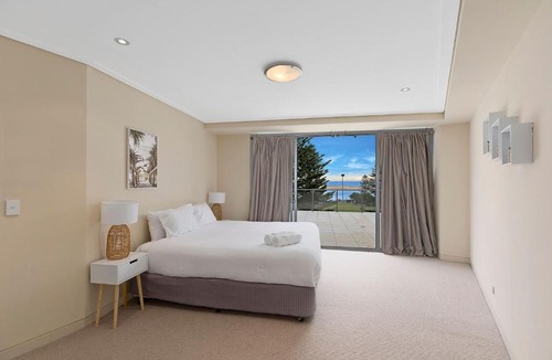 The Entrance Apartment | Coast Luxury Apartments 17