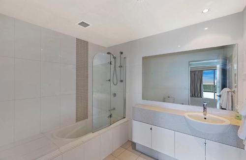 The Entrance Apartment | Coast Luxury Apartments 17
