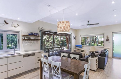 Pearl Beach House | Coastal Chic Holiday Cottage