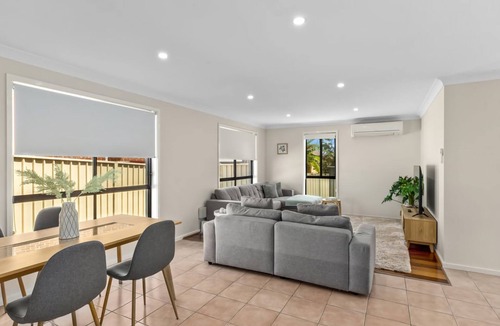 Long Jetty House | Coastal Comfort BBQ Yard Pet Friendly Stay