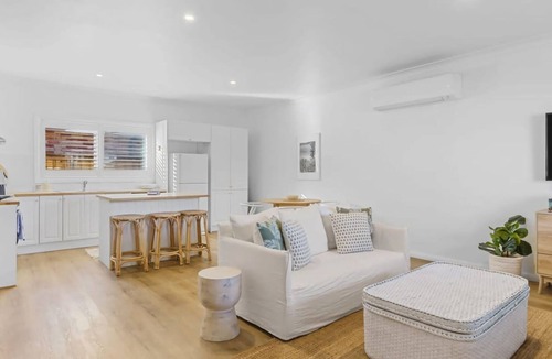 Long Jetty House | Coastal Retreat Long Jetty Toowoon Bay
