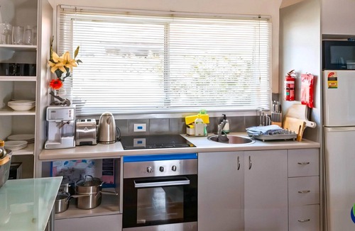 Cronulla Apartment | Coastal Retreat: Walk to Beach & Cronulla Golf Club - Sleeps 3