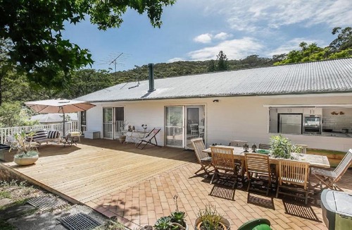 Killcare House | Coastal Vintage Cottage Brimming With Character and Charm Just Moments To Beaches, Bay and Cafes