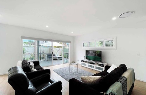 Shellharbour House | Coastline Cove - Townhome Near Village & Marina