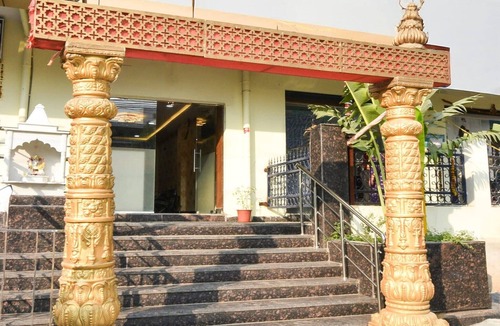 Hyderabad House | Collection O Godavari Kompally
