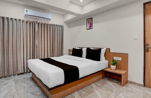 Naranpura Hotel | Collection O Hotel Orange Tree
