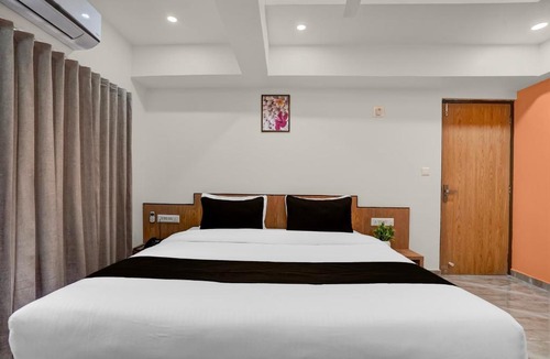 Naranpura Hotel | Collection O Hotel Orange Tree