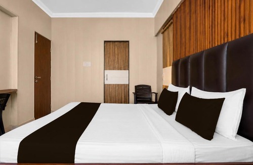 Lokhandwala Complex Hotel | Collection O Lokhandwala Andheri West Mumbai Formerly Lalsai Residency