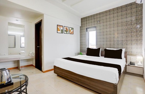 Rajkot Hotel | Collection O Rajkot Central Bus Terminal Formerly Hotel Metro