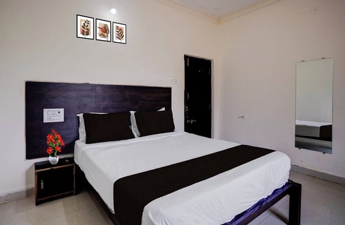Hubli Hotel | Collection O Sunset Point PB Road