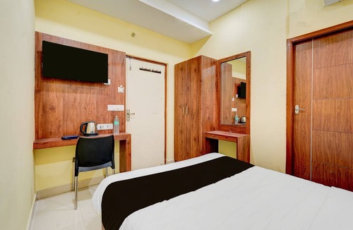 Vadapalani Hotel | CollectionO Guduvancheri Railway Station