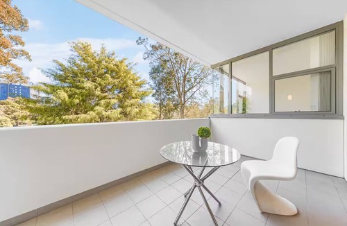Macquarie Park Apartment | Comfortable Over Sized 1BRD w/Parking Close to Metro & Mall