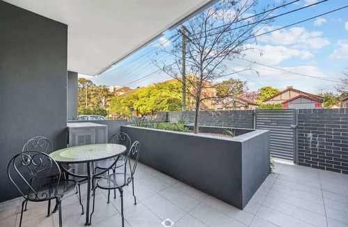 Homebush Apartment | Comfy 3 bed near DFO, Sydney Olympic Park