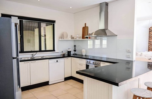 Bowral House | Contemporary 10-Person Haven w/Pool