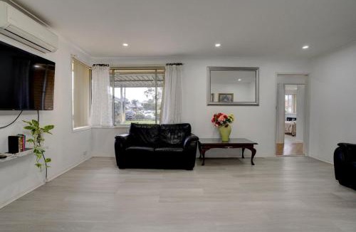 Werrington House | Contractors Welcome Spacious 4BR Free Parking