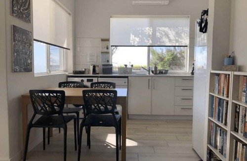 Coogee Apartment | Coogee- COOG2 Dundas Street - Coastal Garden Apartment with Ocean Views Courtyard Near Coogee Beach
