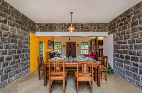 Paud House | CosmicStays Raanjai By the River -Vintage Homestay