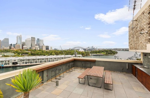 Potts Point Apartment | Cosy 1-Bed with Swimming Pool Facing Opera House