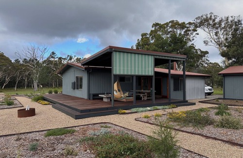 Hill Top House | Cosy bungalow on 5 acres in the Southern Highlands
