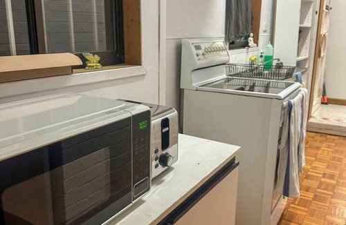 Marrickville Apartment | Cosy Marrickville Retreat | Queen bed, Food, Cafes, Restaurants