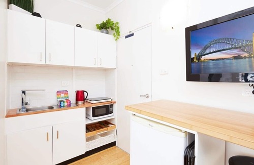 Darling Point Apartment | Cosy Studio with Rooftop Terrace and Bay Views