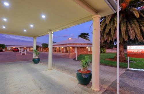 Cowra Hotel | Country Gardens Motor Inn