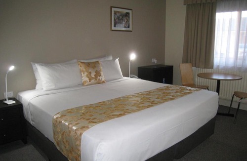 Bathurst Hotel | Country Lodge Motor Inn