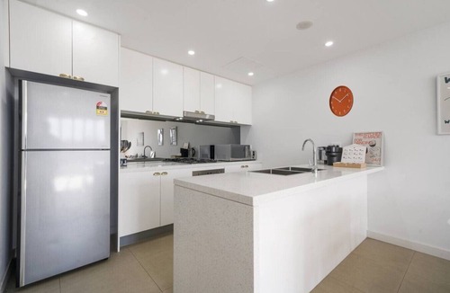 Rosebery Apartment | Cozy 2B2B near CBD & Airport-w/parking & pets