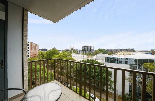 Rosebery Apartment | Cozy 2B2B near CBD & Airport-w/parking & pets