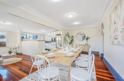 Balmain House | Cozy 5 BR Family Home in Balmain 4KM CBD