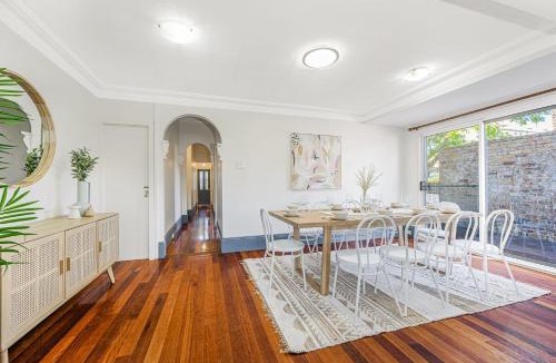 Balmain House | Cozy 5 BR Family Home in Balmain 4KM CBD