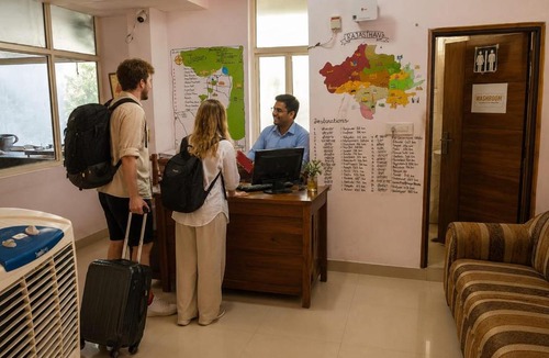 Amer Fort Road Hotel | Cozy Den