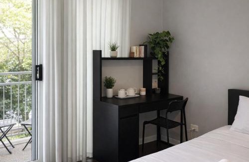 Berala House | Cozy Double Room - Central Spot - Shared Bathroom